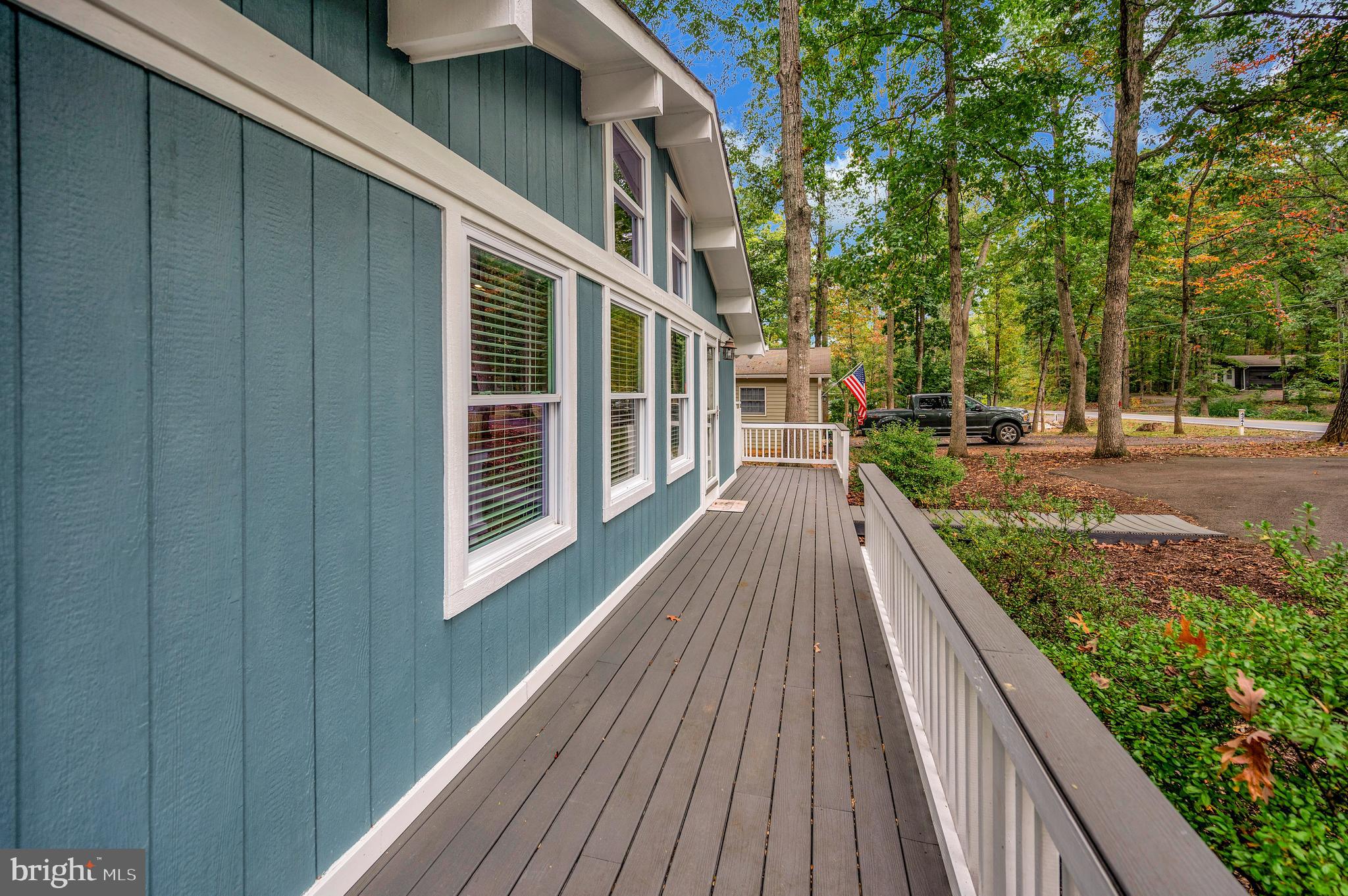 4239 Lakeview Parkway Locust Grove, VA 22508 - Photo 41 of 65 a view of balcony with wooden floor and fence
