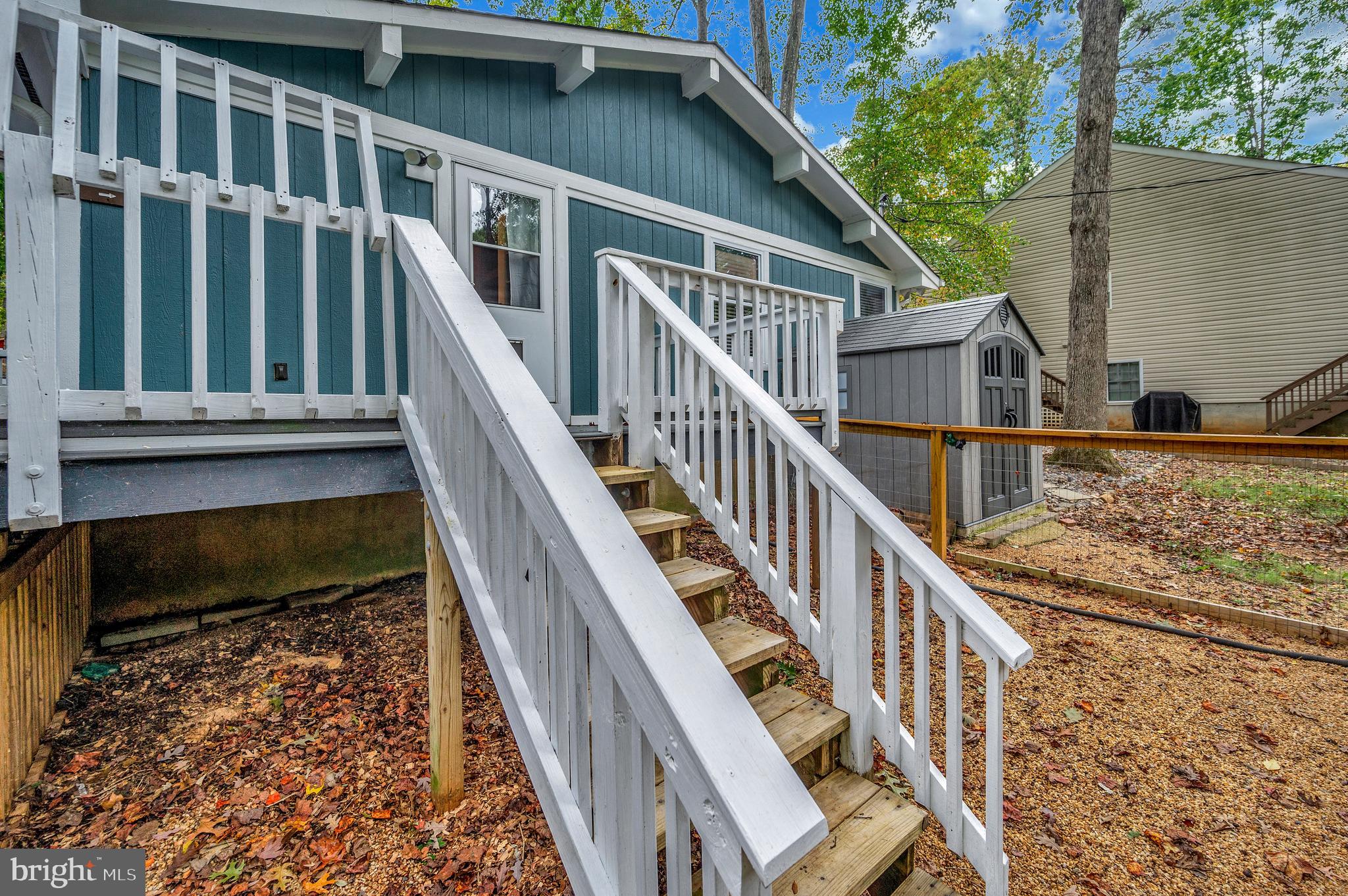 4239 Lakeview Parkway Locust Grove, VA 22508 - Photo 44 of 65 a view of balcony with wooden floor and fence