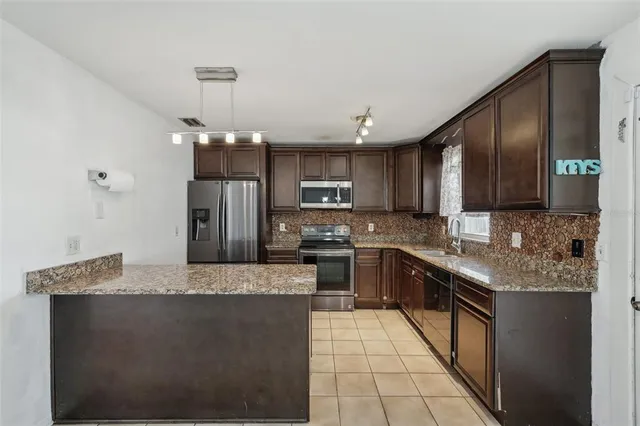 $2,000 | 503 Holt Circle, Winter Haven, FL 33880