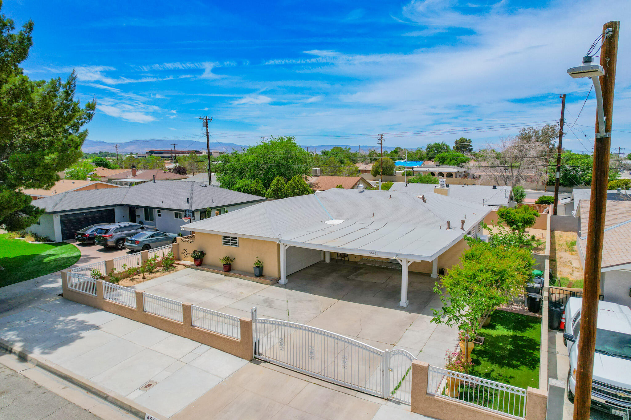 45431 Sancroft Avenue Lancaster, CA 93535 - Photo 44 of 49 an aerial view of a house with a yard