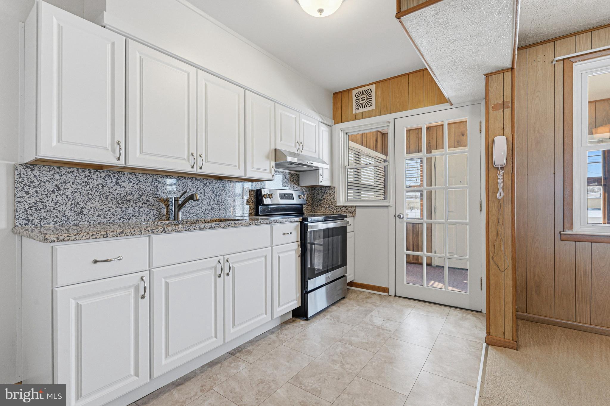 2734 Plainfield Road Baltimore, MD 21222 - Photo 12 of 34 Kitchen with door to sunroom