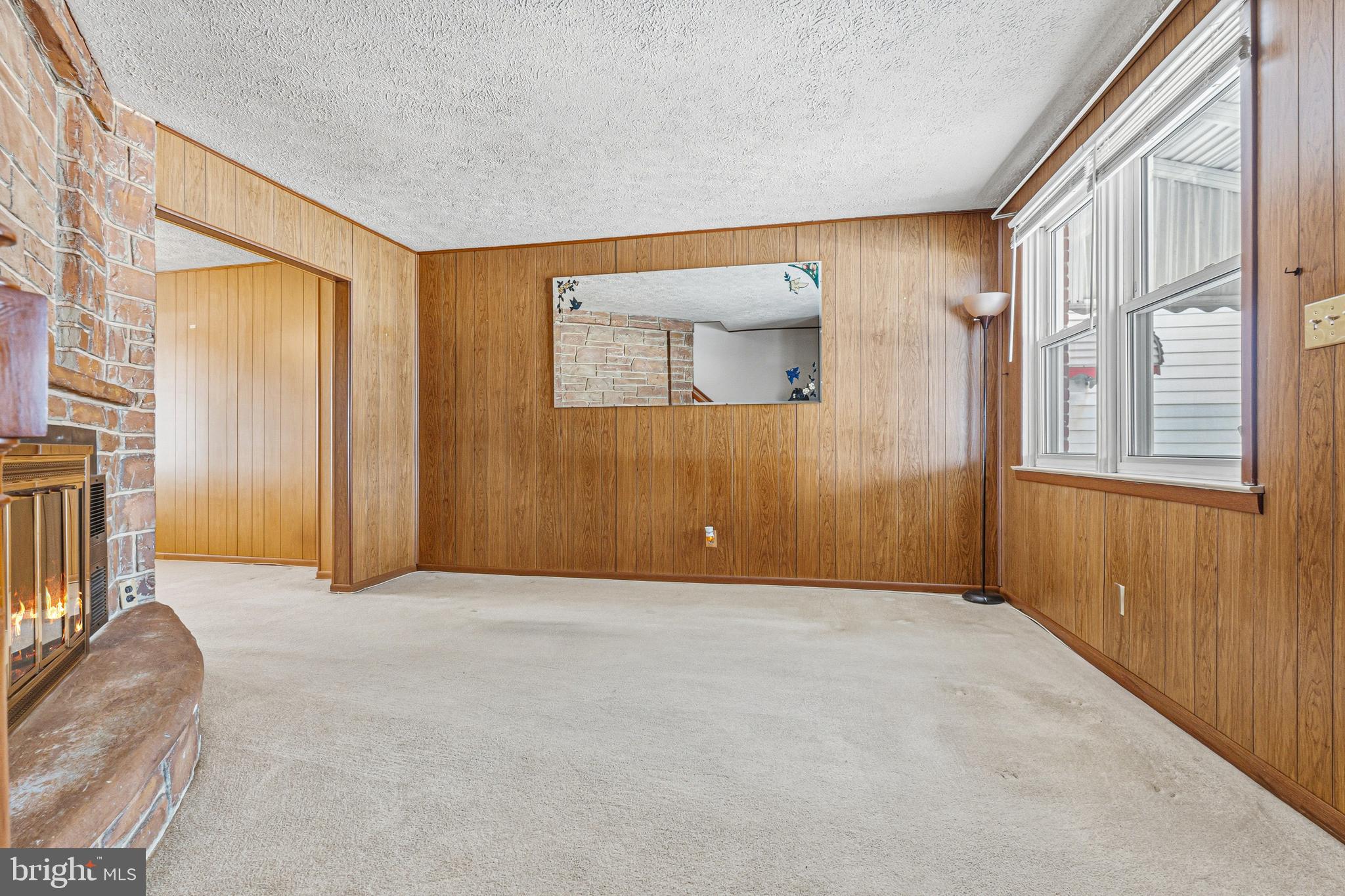 2734 Plainfield Road Baltimore, MD 21222 - Photo 6 of 34 Living Room