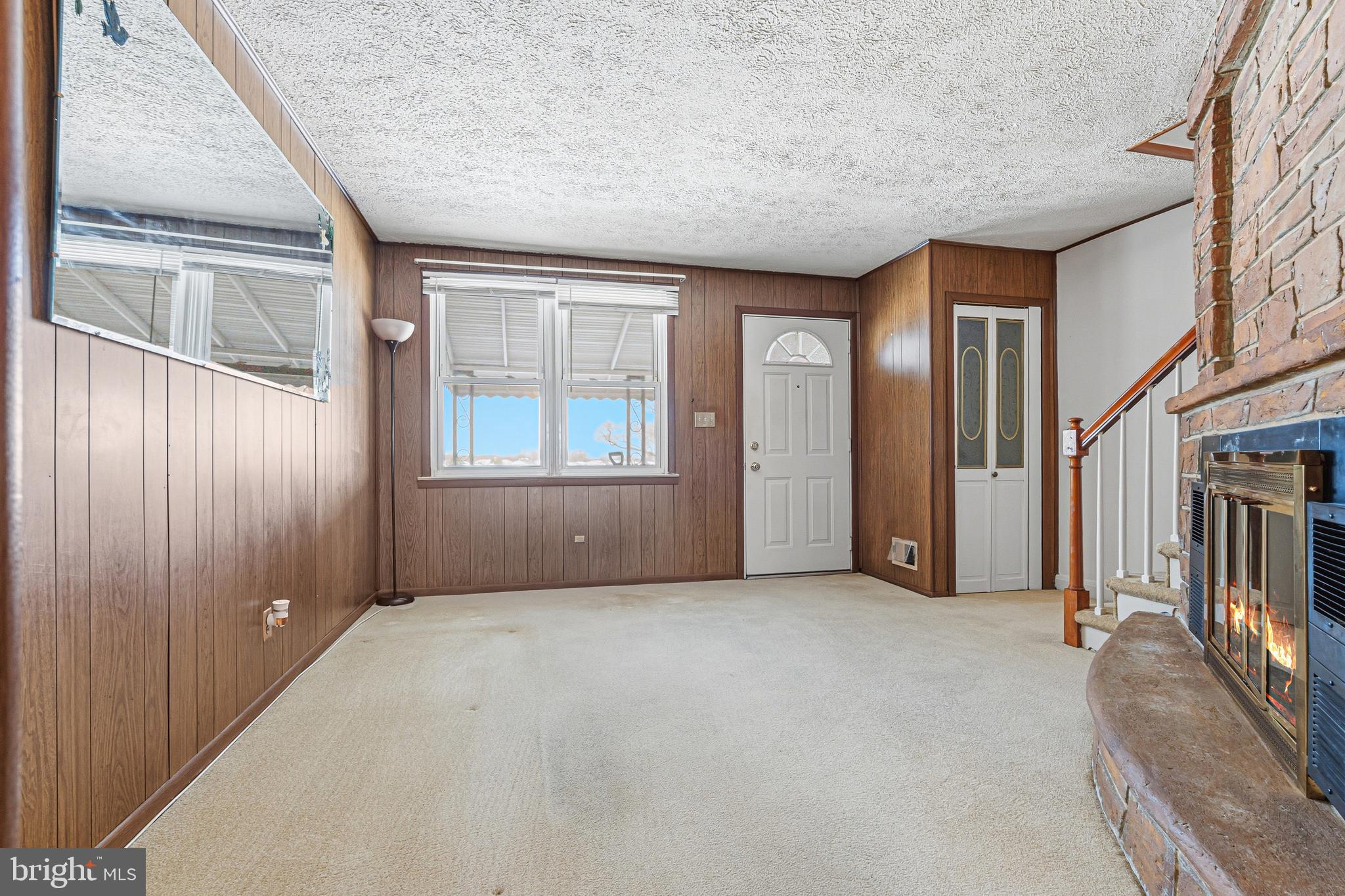 2734 Plainfield Road Baltimore, MD 21222 - Photo 7 of 34 Living Room