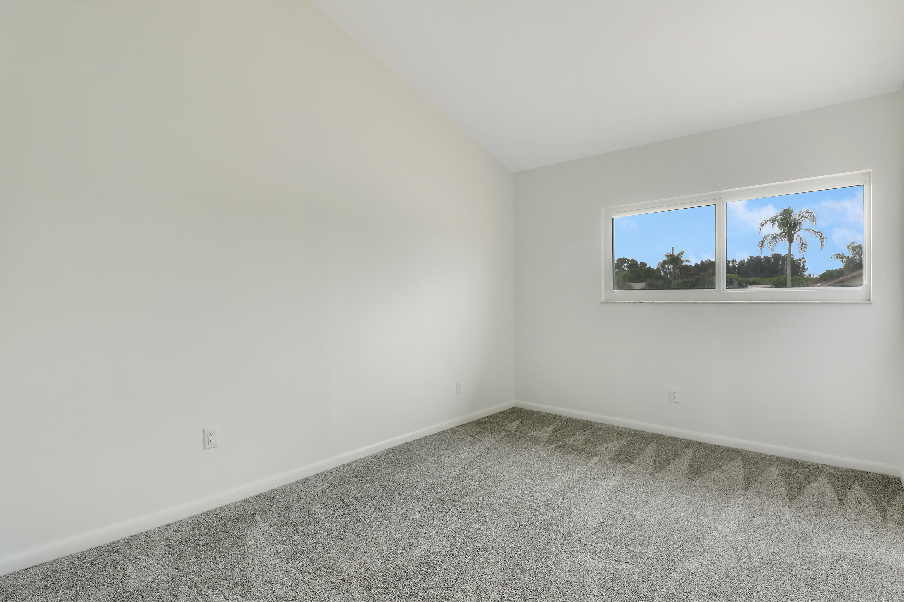 372 Maplecrest Circle Jupiter, FL 33458 - Photo 31 of 42 House1-32