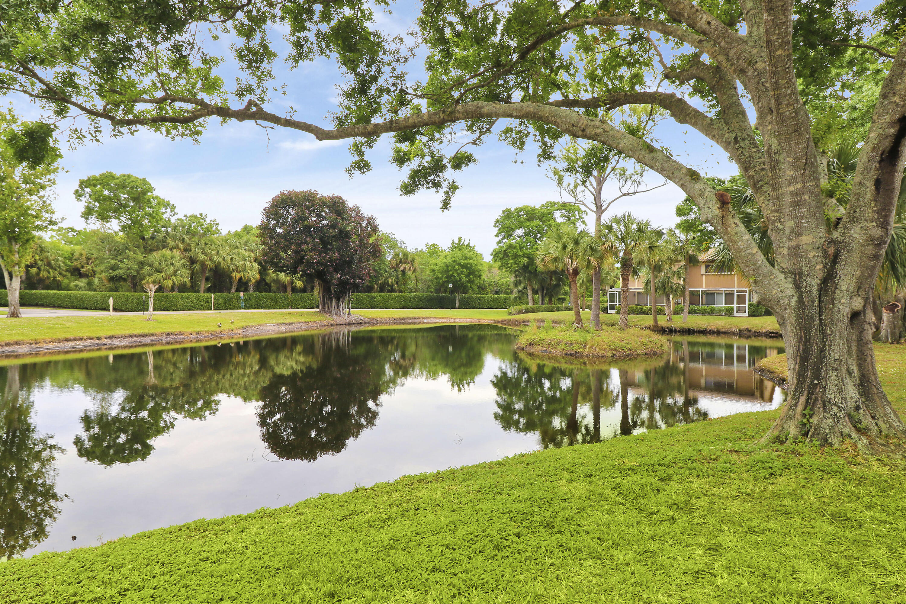 372 Maplecrest Circle Jupiter, FL 33458 - Photo 4 of 42 House1-5