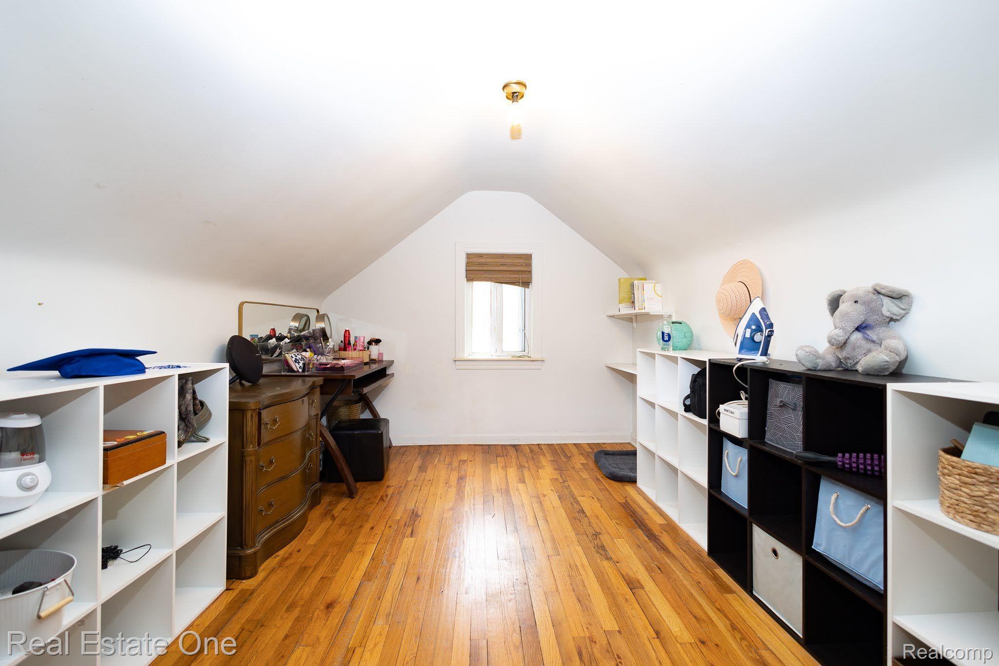 796 Michelson Road Rochester, MI 48307 - Photo 13 of 35 Office/Storage/Primary Closet
