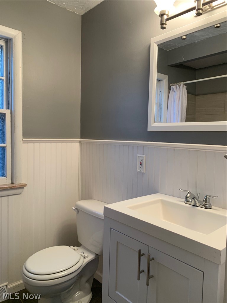4122 Stonehaven Road Cleveland, OH 44121 - Photo 5 of 12