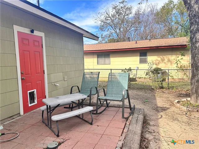 $2,200 | 421 Broadway Street, San Marcos, TX 78666