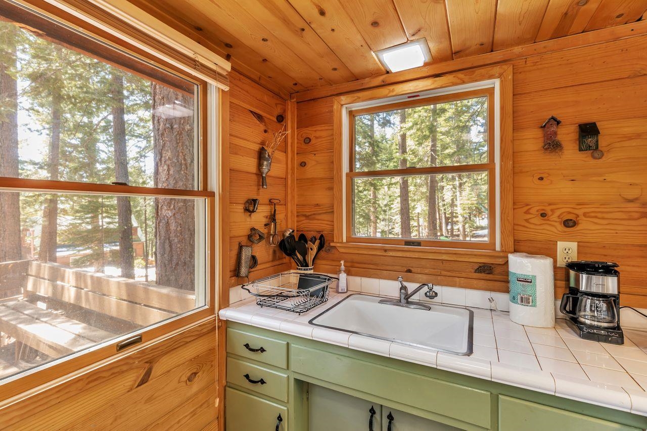 655 Carnelian Road Carnelian Bay, CA 96140 - Photo 5 of 28