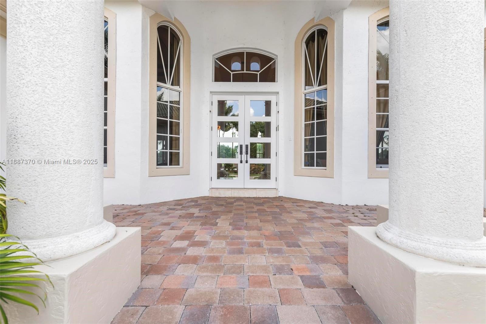 3250 West Stonebrook Circle Davie, FL 33330 - Photo 12 of 73 a bathroom with a bathtub and a toilet