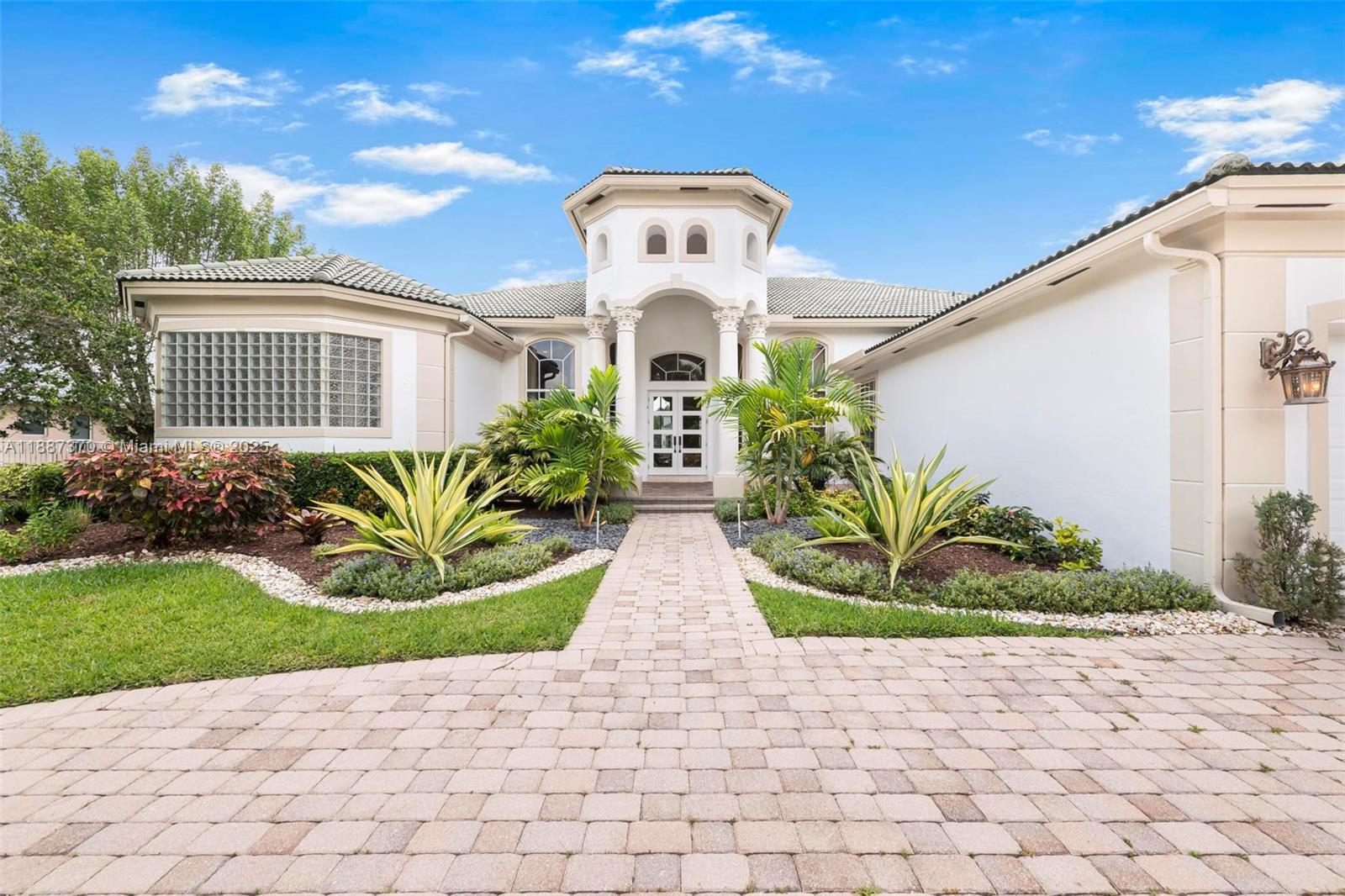 3250 West Stonebrook Circle Davie, FL 33330 - Photo 4 of 73