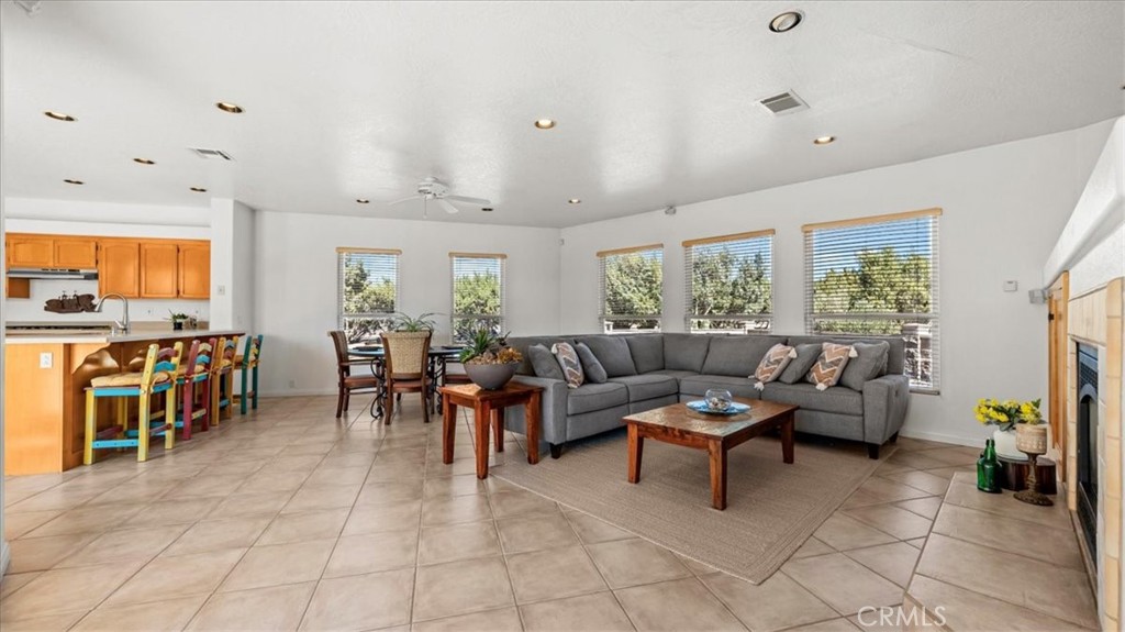 6976 Cataba Road Oak Hills, CA 92344 - Photo 5 of 47