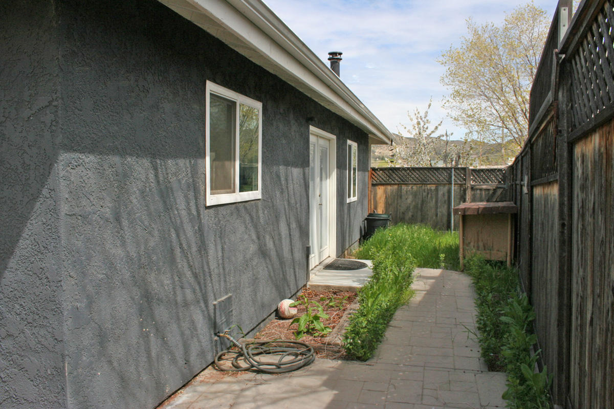 14722 Sandy Ridge Road Lake Elizabeth, CA 93532 - Photo 15 of 18 side yard