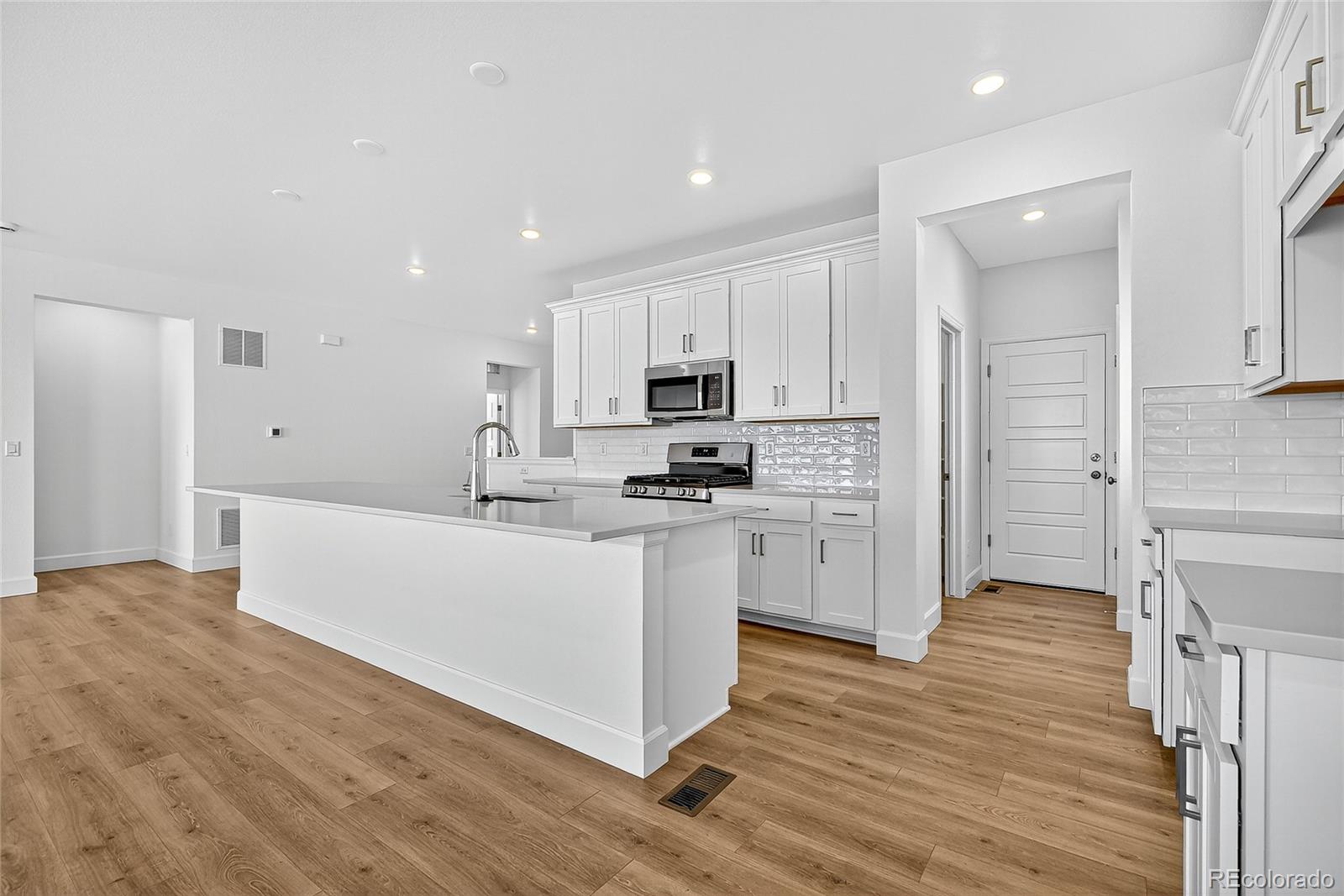 17085 West 92nd Loop Arvada, CO 80007 - Photo 10 of 32