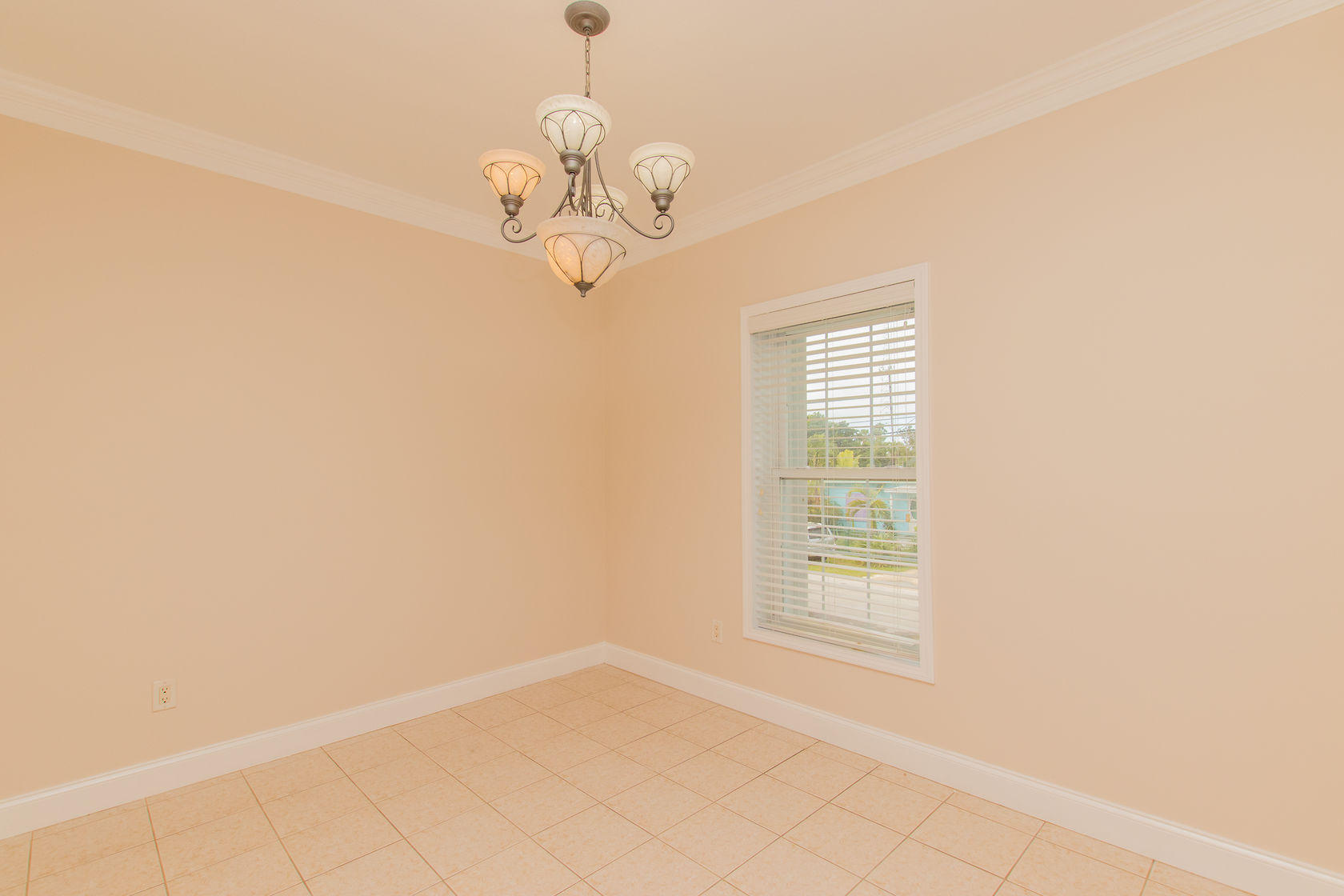 310 24th Marathon, FL 33050 - Photo 11 of 30 en empty room with windows