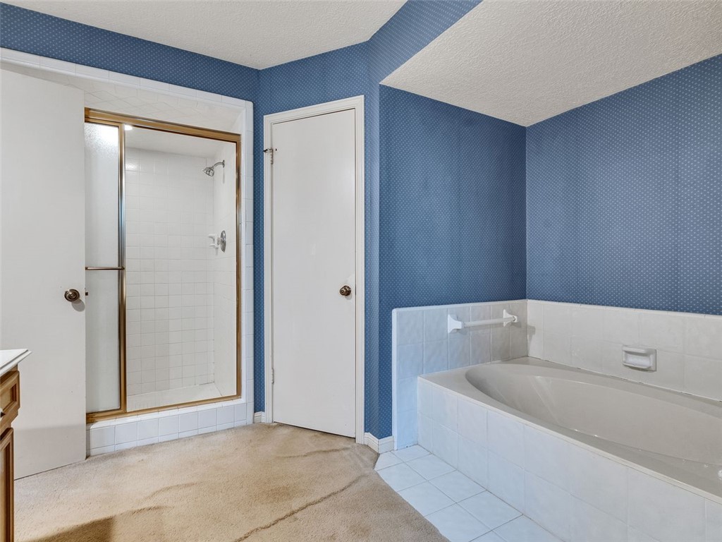 12306 Knobcrest Drive Houston, TX 77070 - Photo 16 of 33 a bathroom with a bathtub