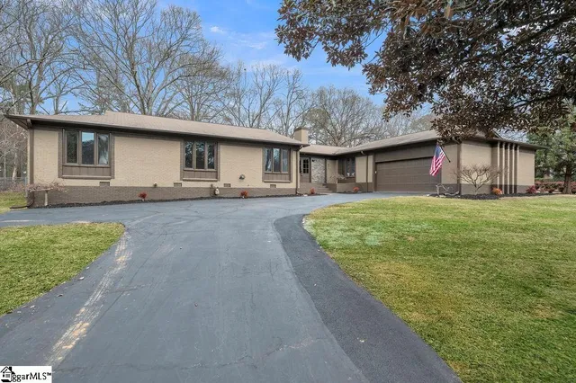 $625,000 | 311 Dunbarton Court, Spartanburg, SC 29307