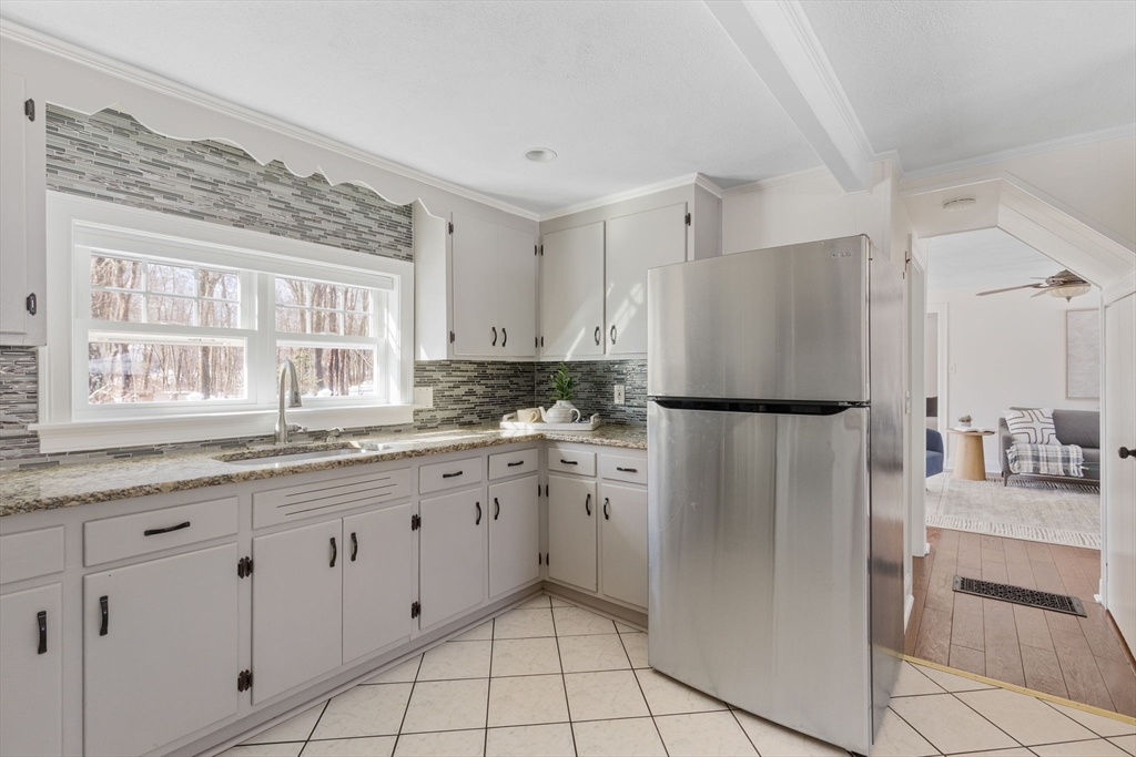 20 Vine Street Ashland, MA 01721 - Photo 9 of 35