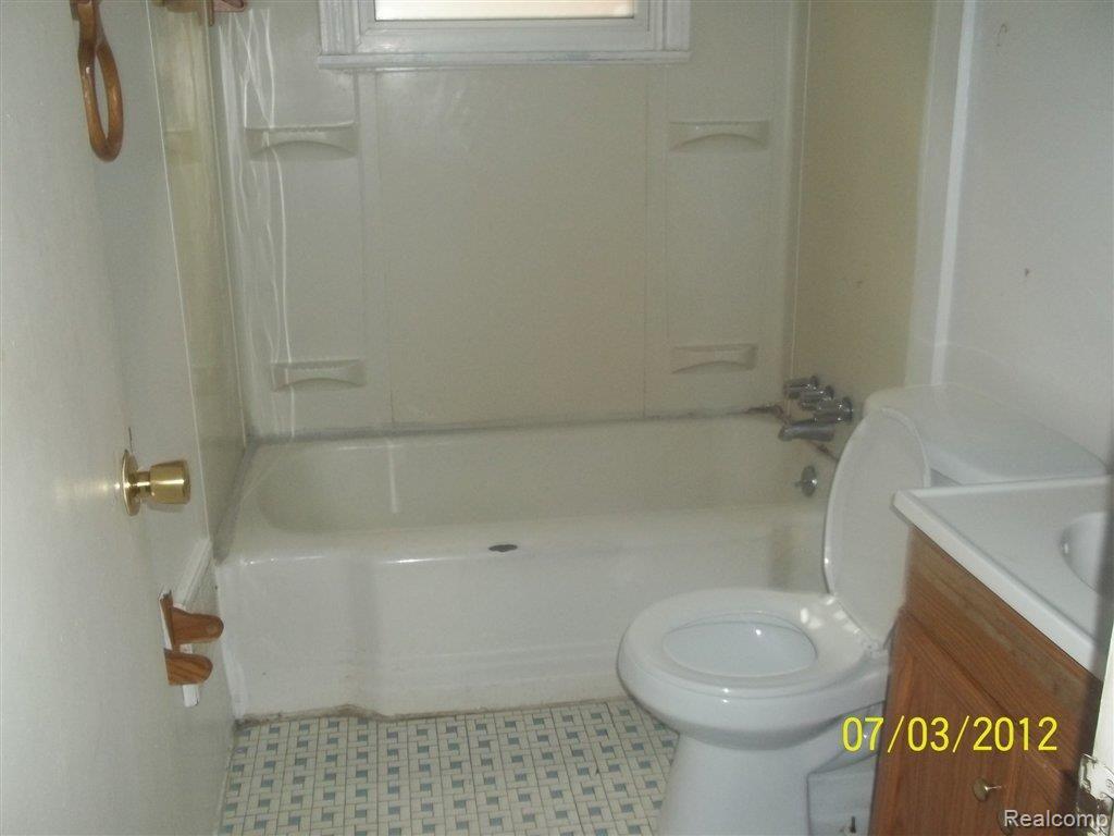 14868 Rutherford Street Detroit, MI 48227 - Photo 6 of 12 100_2192.JPG