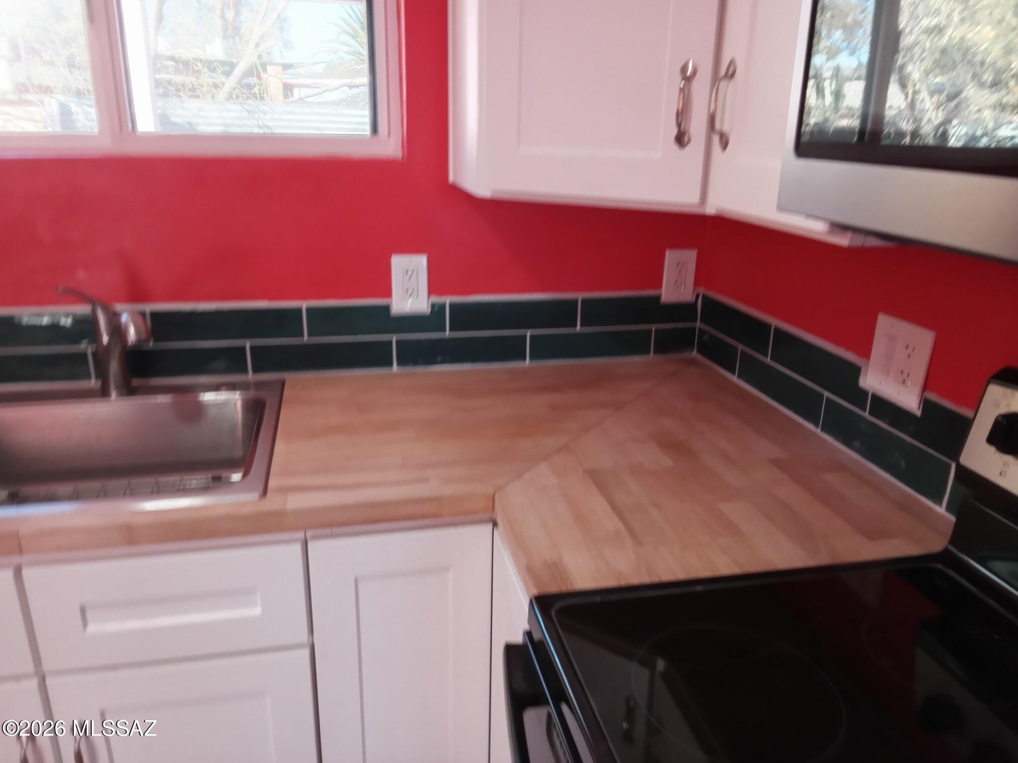 2709 East Grant Road Tucson, AZ 85716 - Photo 2 of 3 Kitchen_2709 E Grant Rd