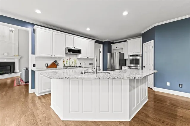 $749,900 | 14706 Mohawk Circle, Leawood, KS 66224