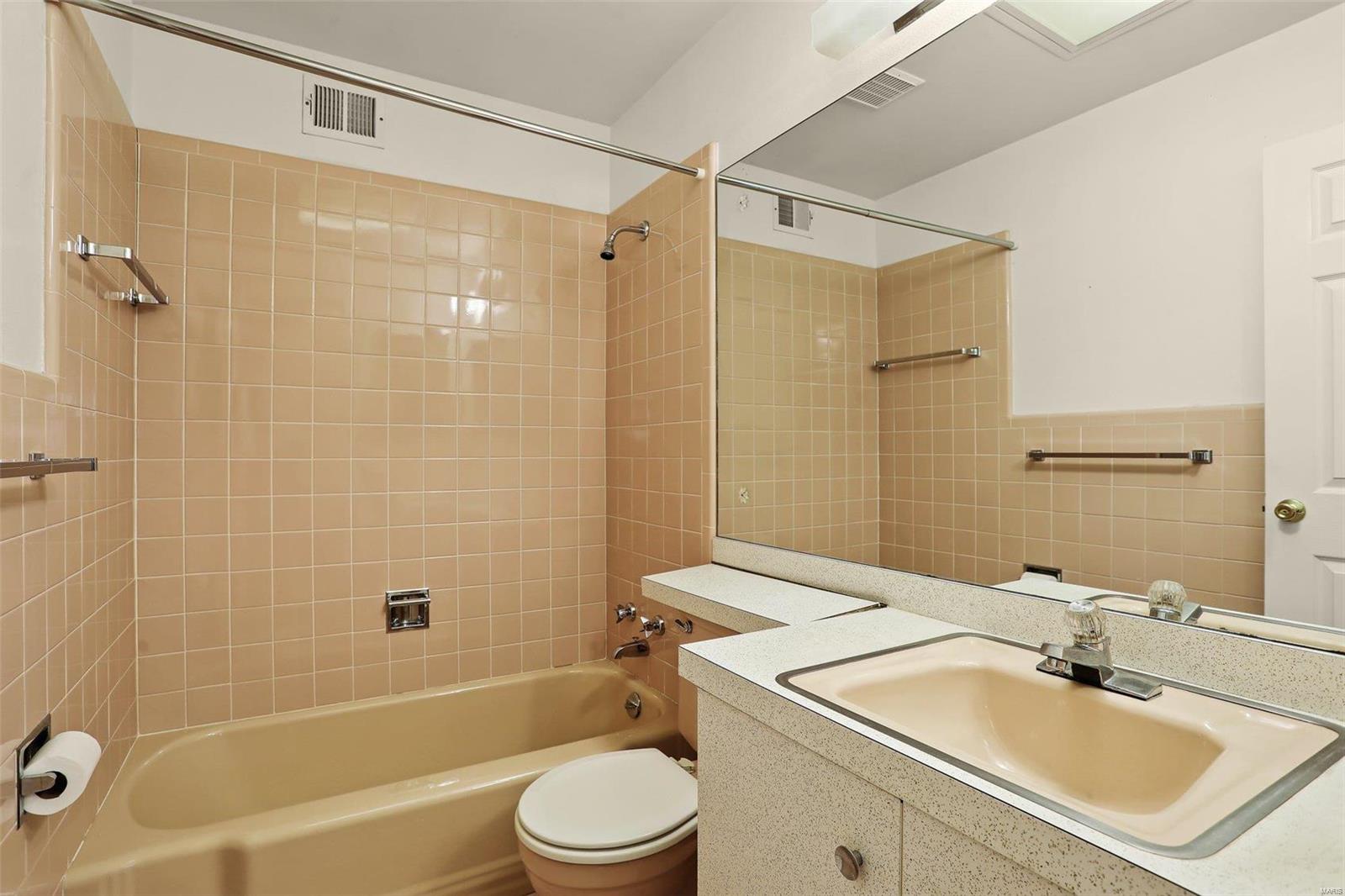 9330 Buxton Drive St. Louis, MO 63126 - Photo 13 of 27