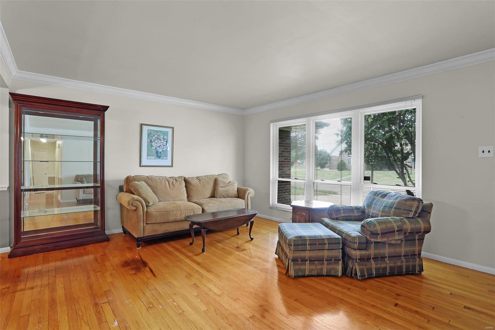 9330 Buxton Drive St. Louis, MO 63126 - Photo 2 of 27