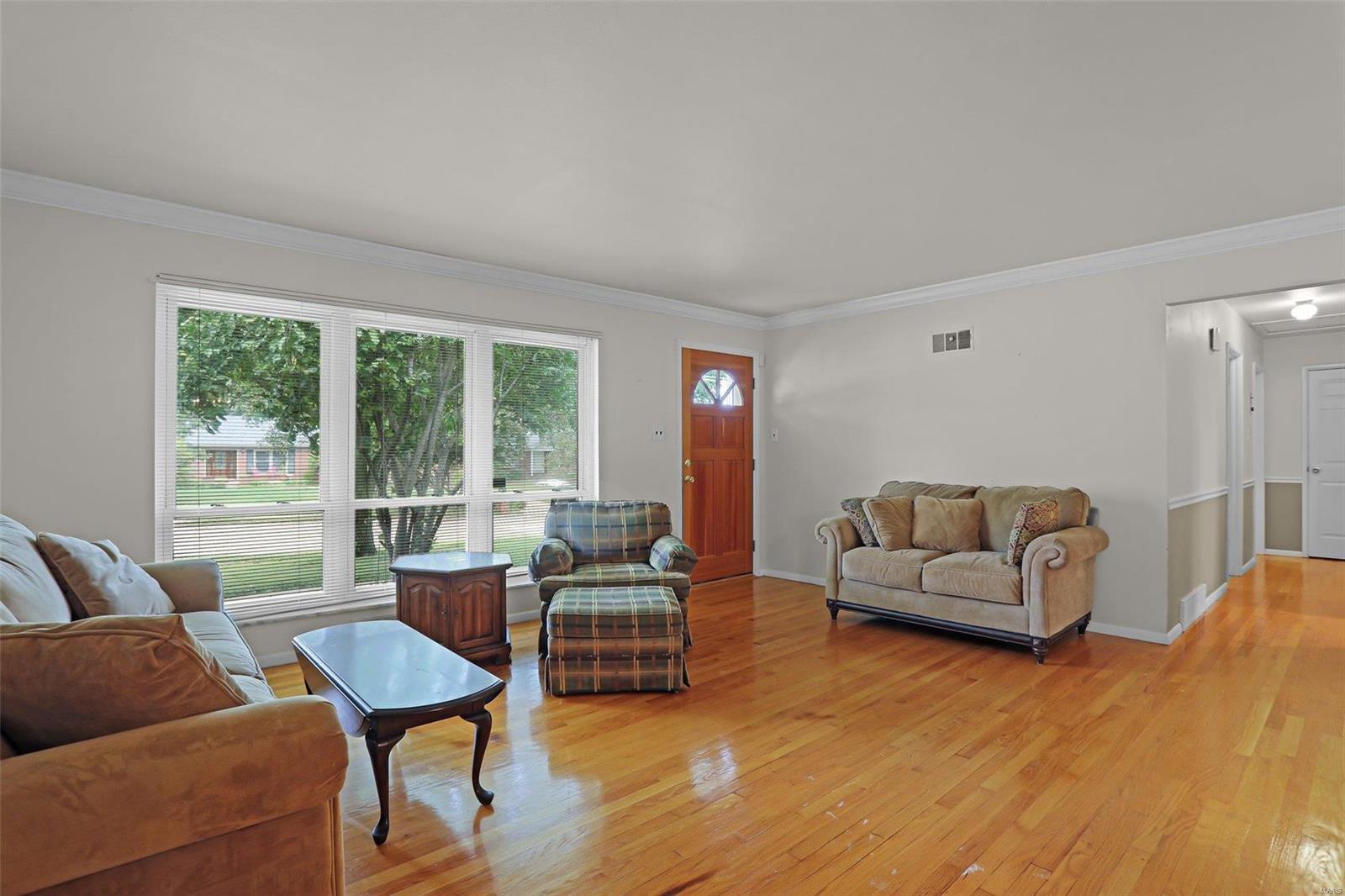 9330 Buxton Drive St. Louis, MO 63126 - Photo 3 of 27