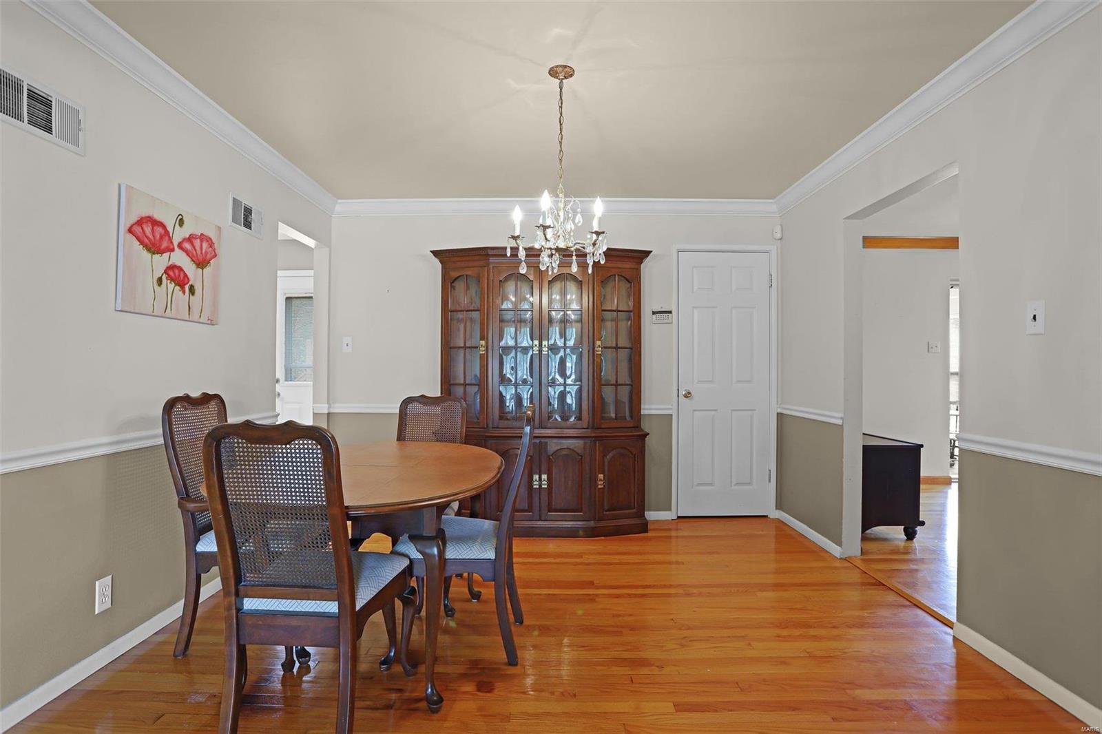 9330 Buxton Drive St. Louis, MO 63126 - Photo 4 of 27