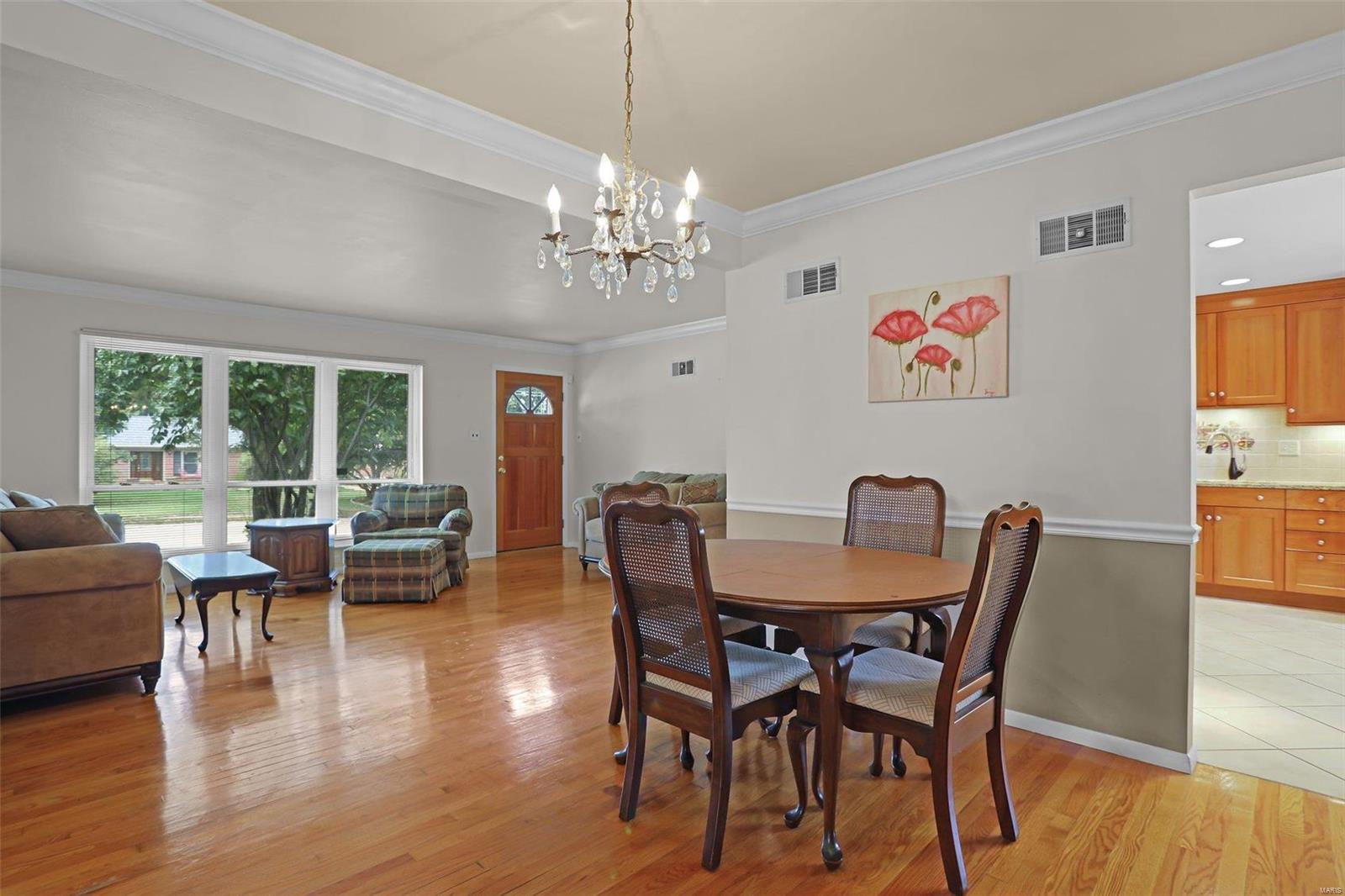 9330 Buxton Drive St. Louis, MO 63126 - Photo 5 of 27