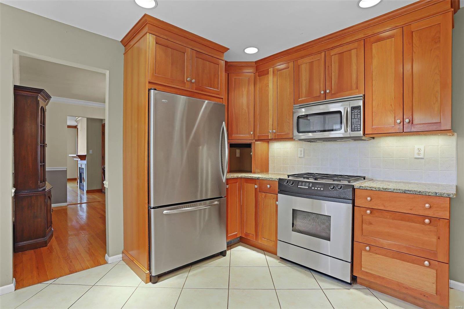 9330 Buxton Drive St. Louis, MO 63126 - Photo 7 of 27