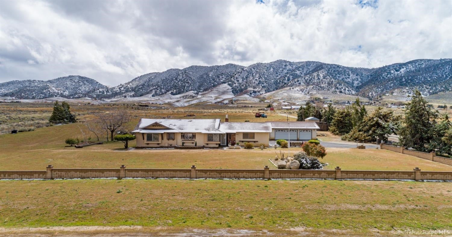 19940 Chinook Street Tehachapi, CA 93561 - Photo 4 of 32 Gallery Image 4