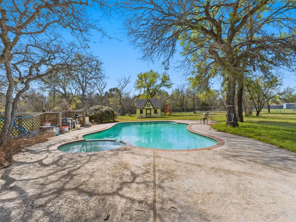 408 Canyon Trail Road Weatherford, TX 76087 - Photo 5 of 38