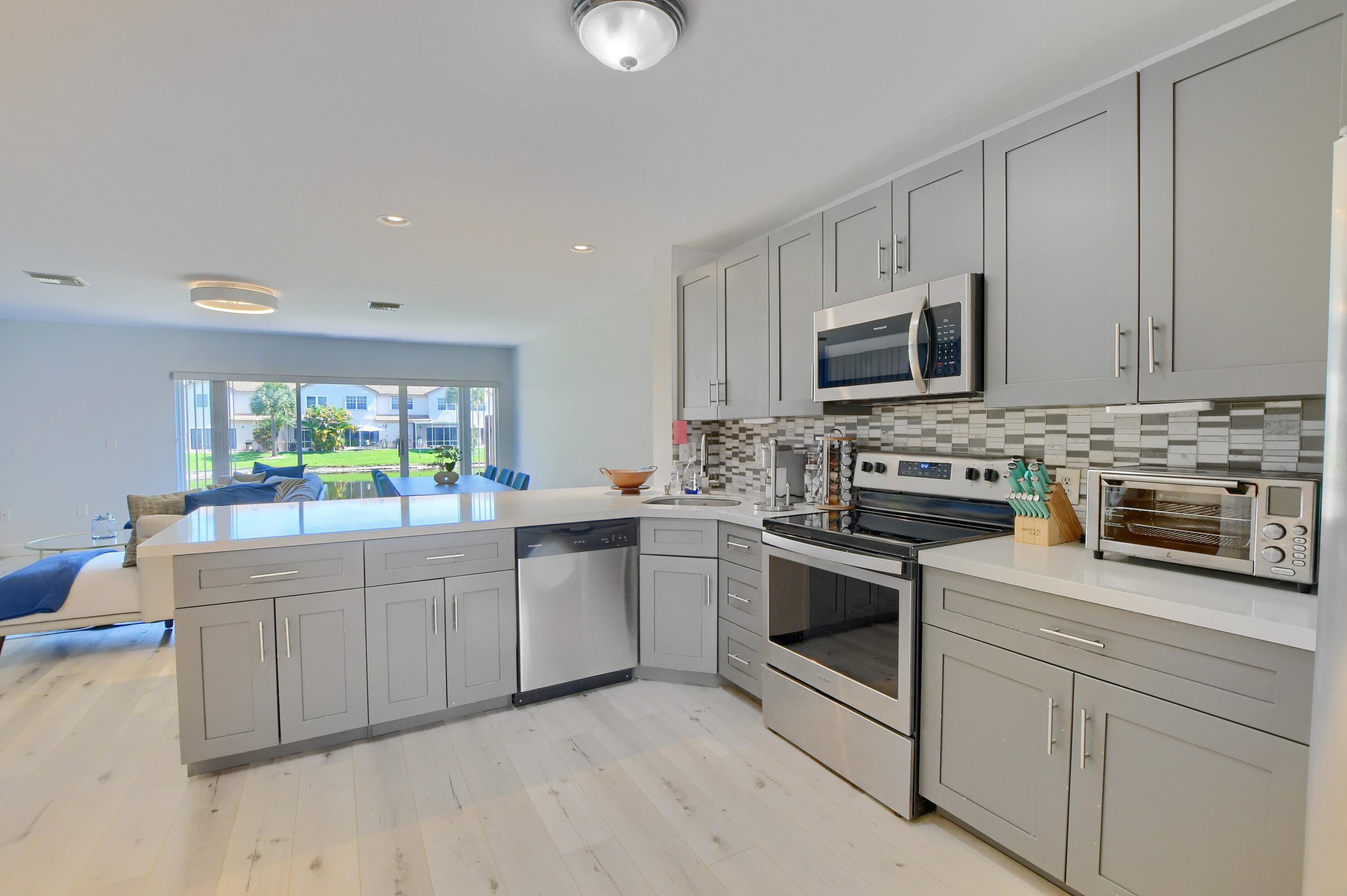 9389 Boca River Circle Boca Raton, FL 33434 - Photo 4 of 37 Kitchen