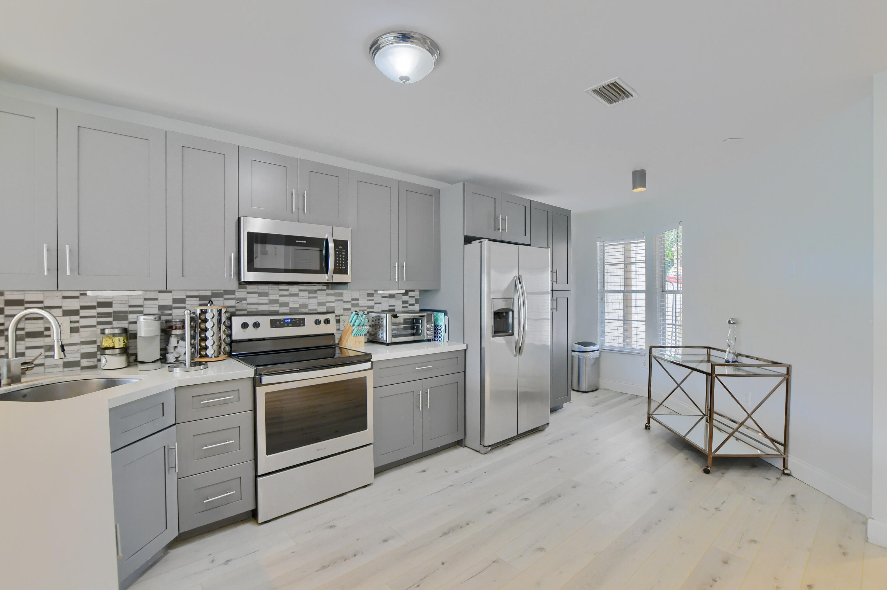 9389 Boca River Circle Boca Raton, FL 33434 - Photo 5 of 37 Kitchen