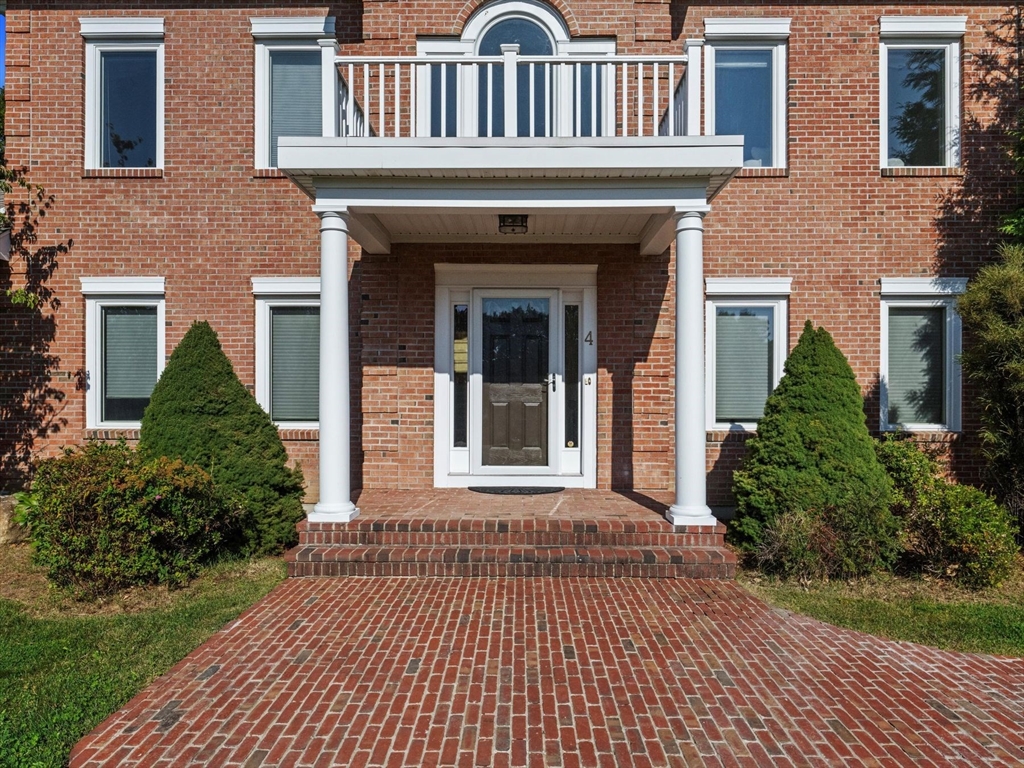 4 Quick Farm Road Westborough, MA 01581 - Photo 3 of 42 a front view of a house
