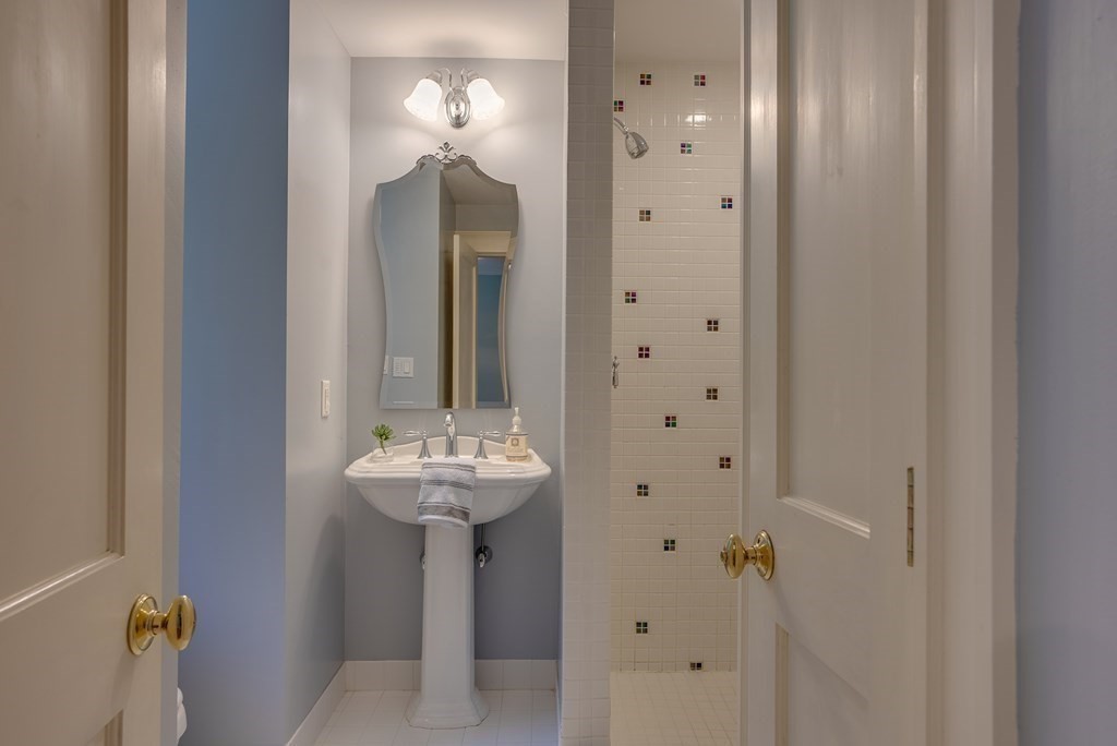 40 Percy Road Lexington, MA 02421 - Photo 25 of 41