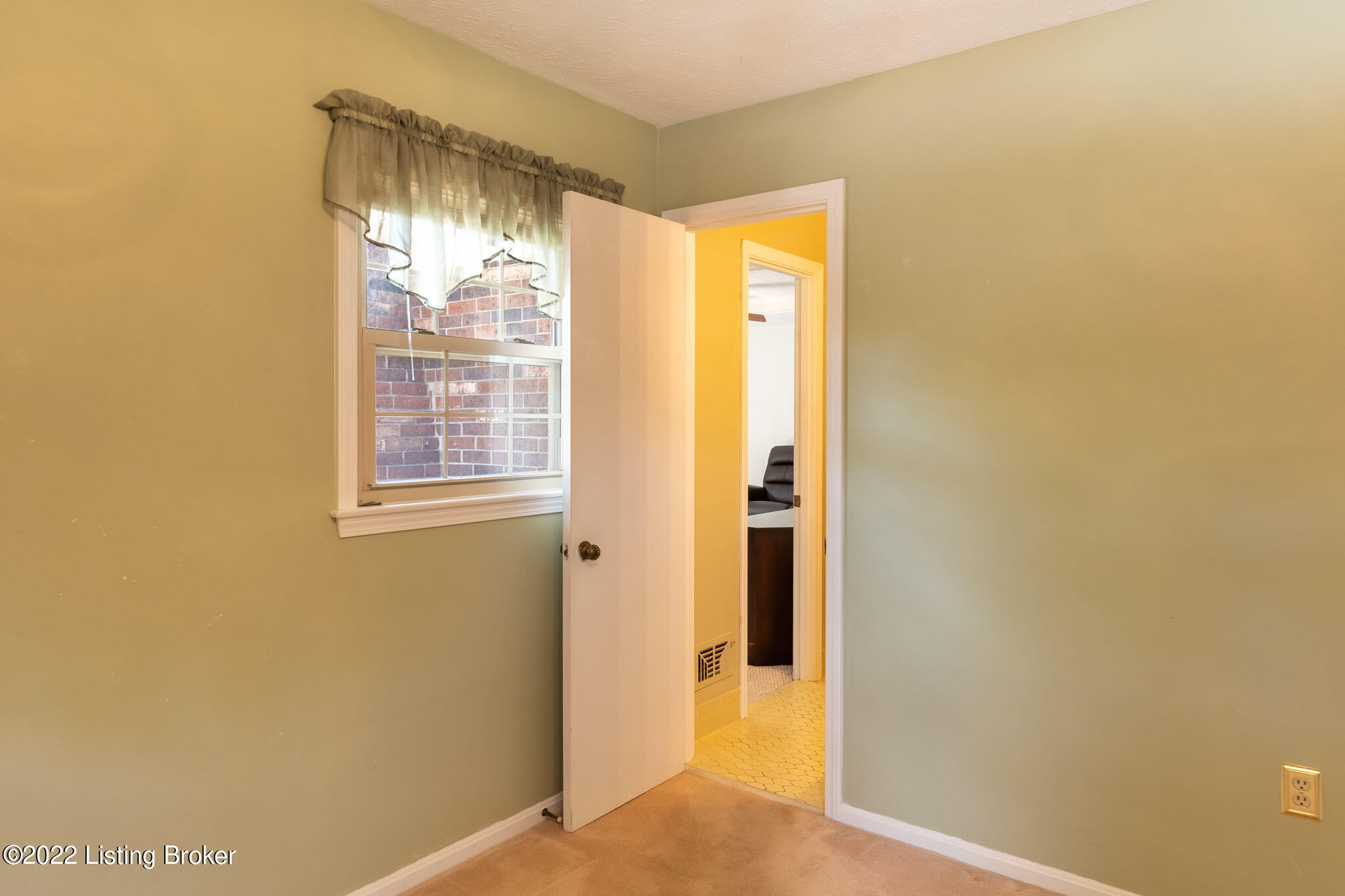 2924 Lexham Road Louisville, KY 40220 - Photo 23 of 33 24