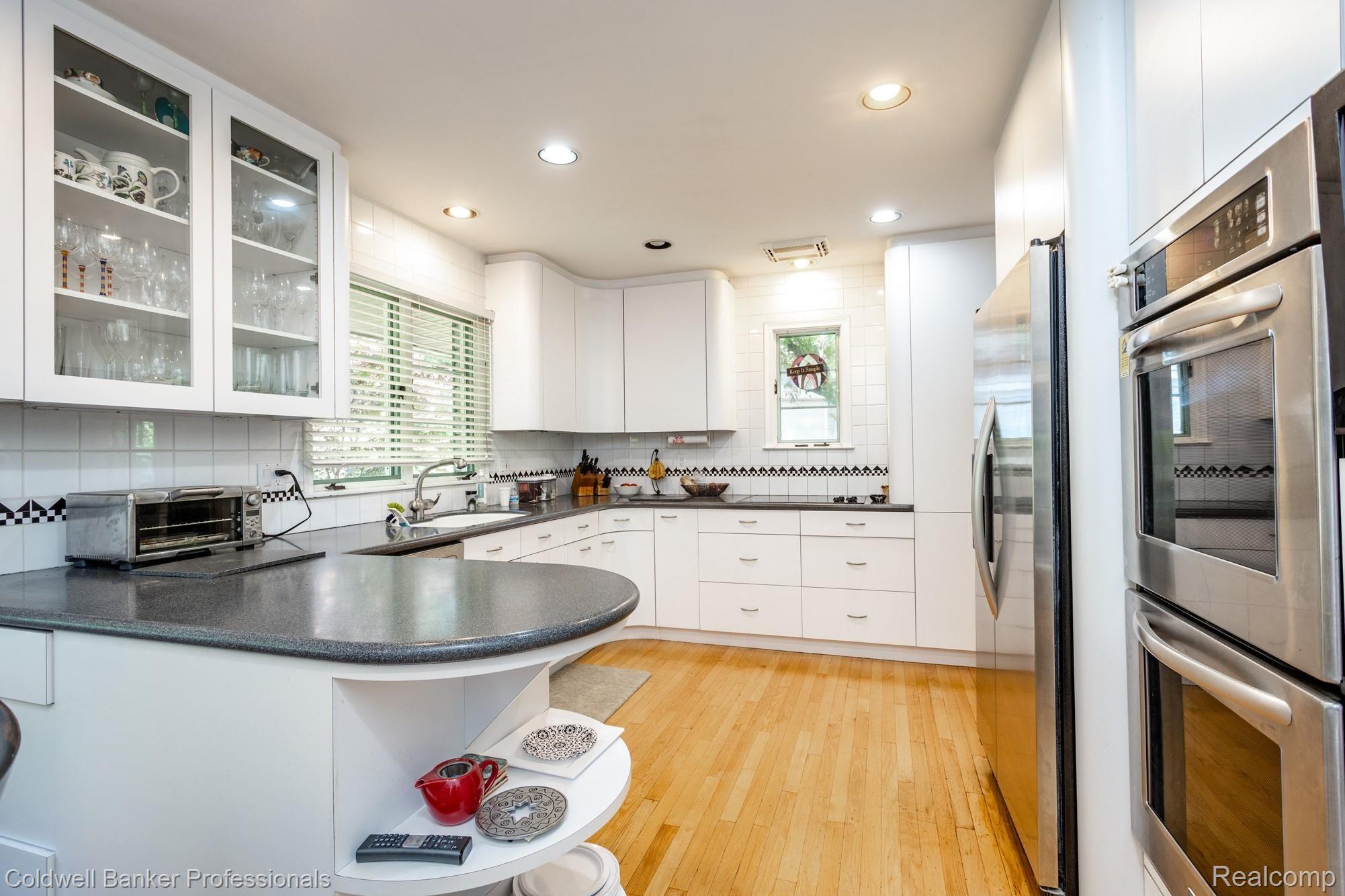 2623 Worcester Road West Bloomfield, MI 48323 - Photo 25 of 68 2623 Worcester S034.jpg