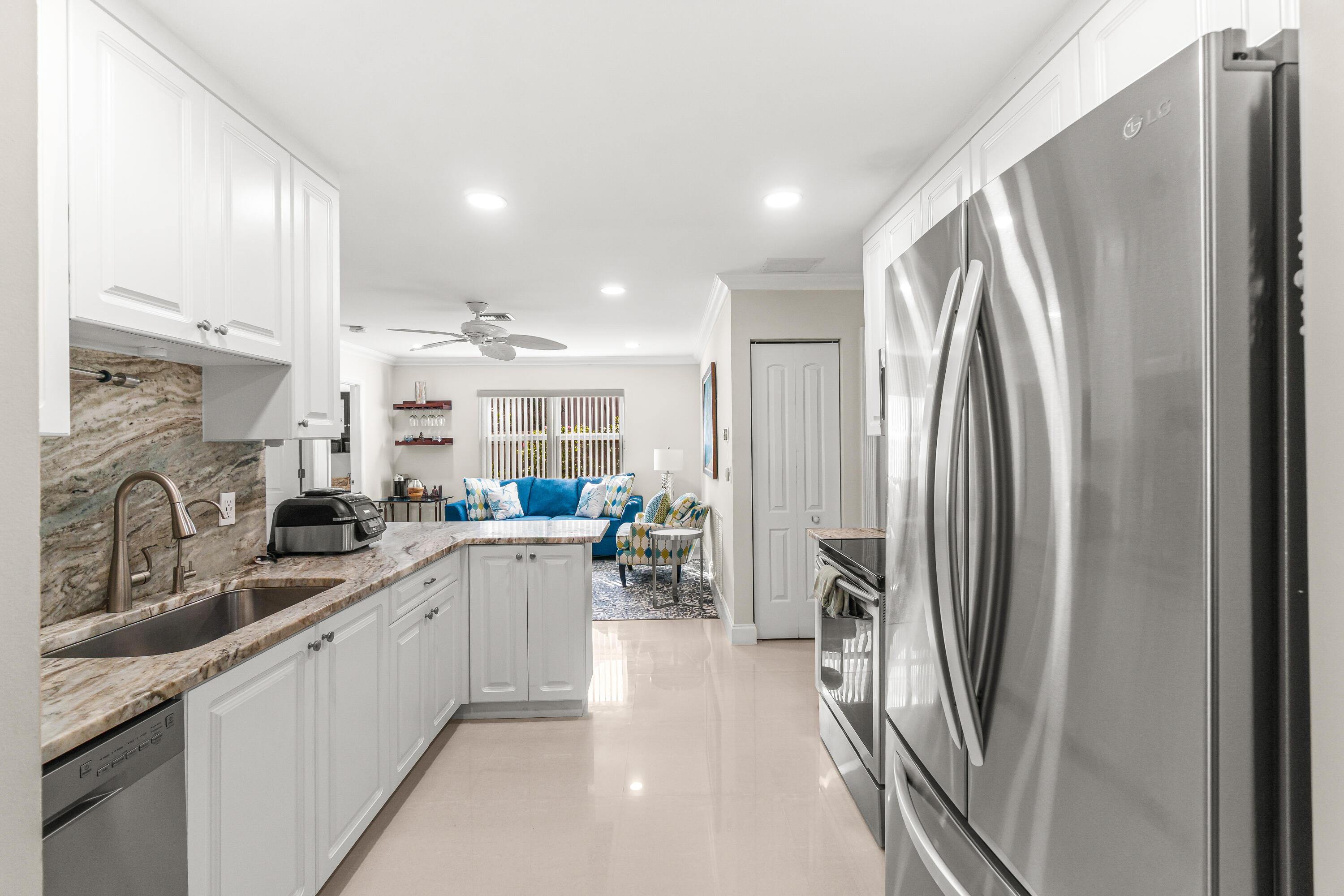 2815 Cormorant Road Delray Beach, FL 33444 - Photo 16 of 50 Kitchen