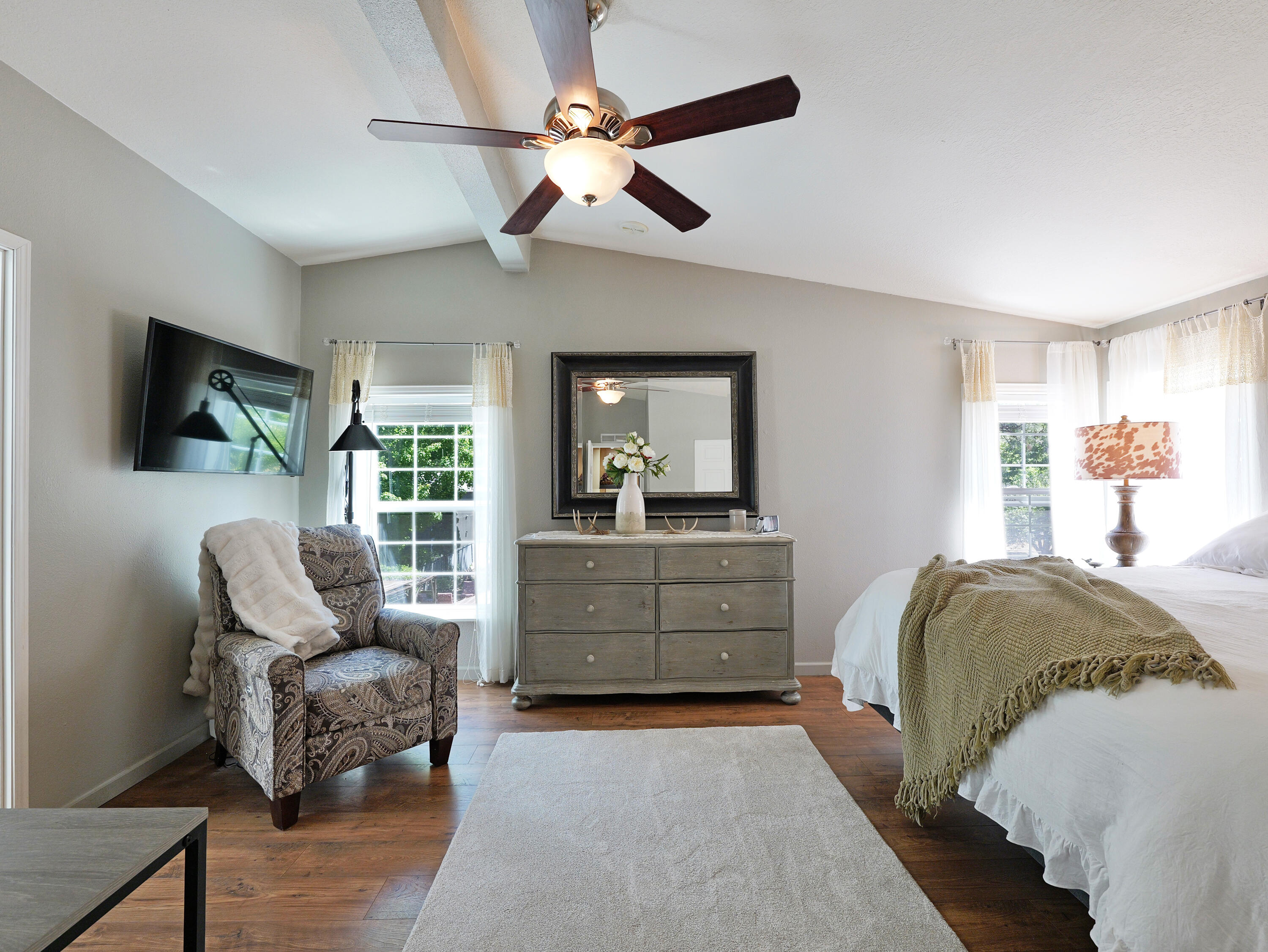 150 Castaline Place Shady Cove, OR 97539 - Photo 27 of 83 Primary Bedroom
