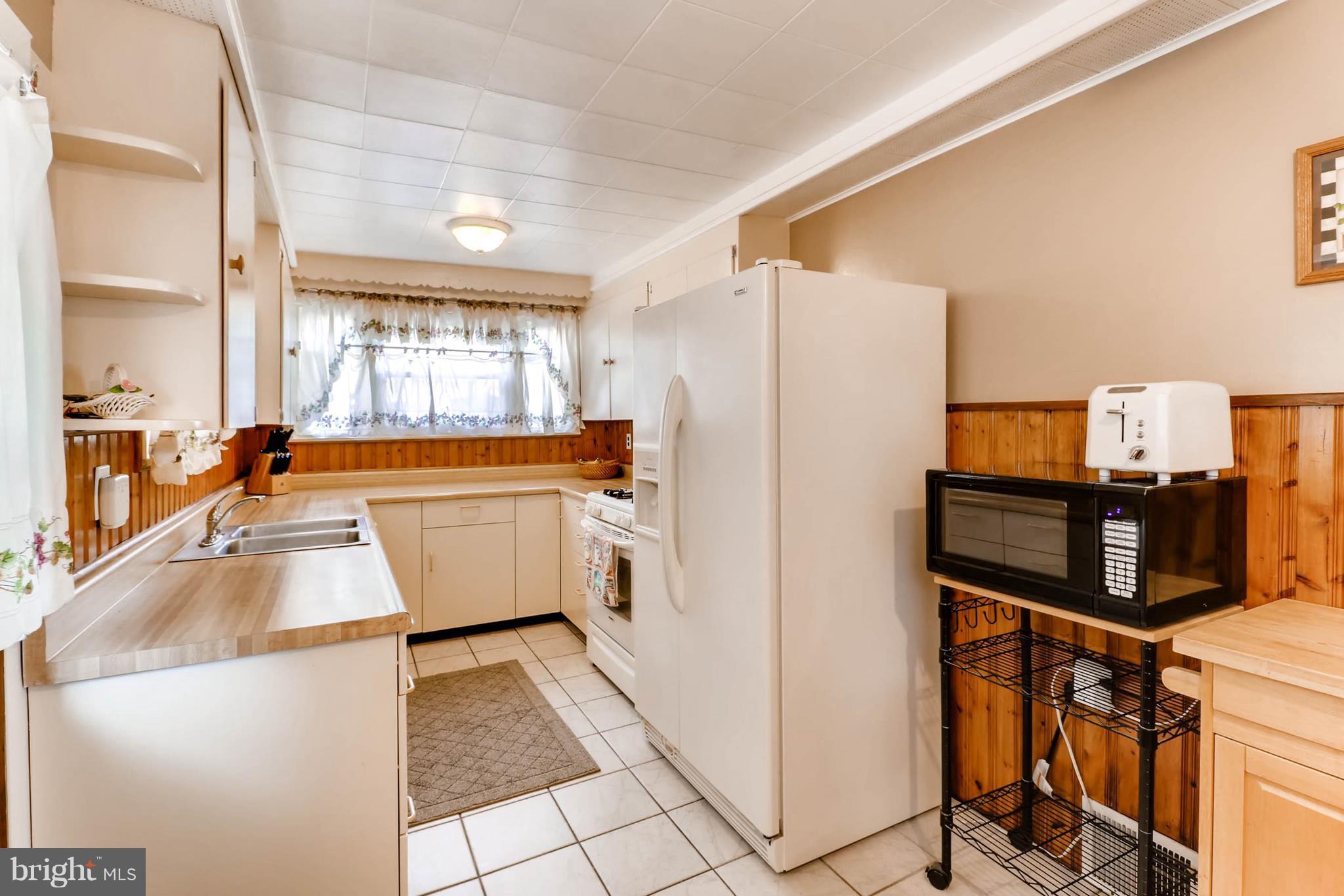 326 Homberg Avenue Baltimore, MD 21221 - Photo 12 of 28 Updated Appliances