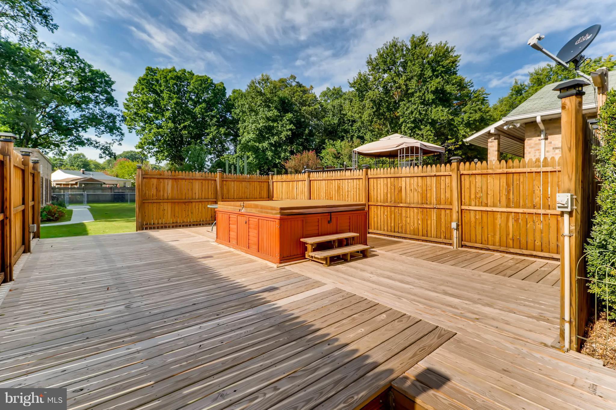 326 Homberg Avenue Baltimore, MD 21221 - Photo 19 of 28 Private deck area to enjoy your Hot Tub