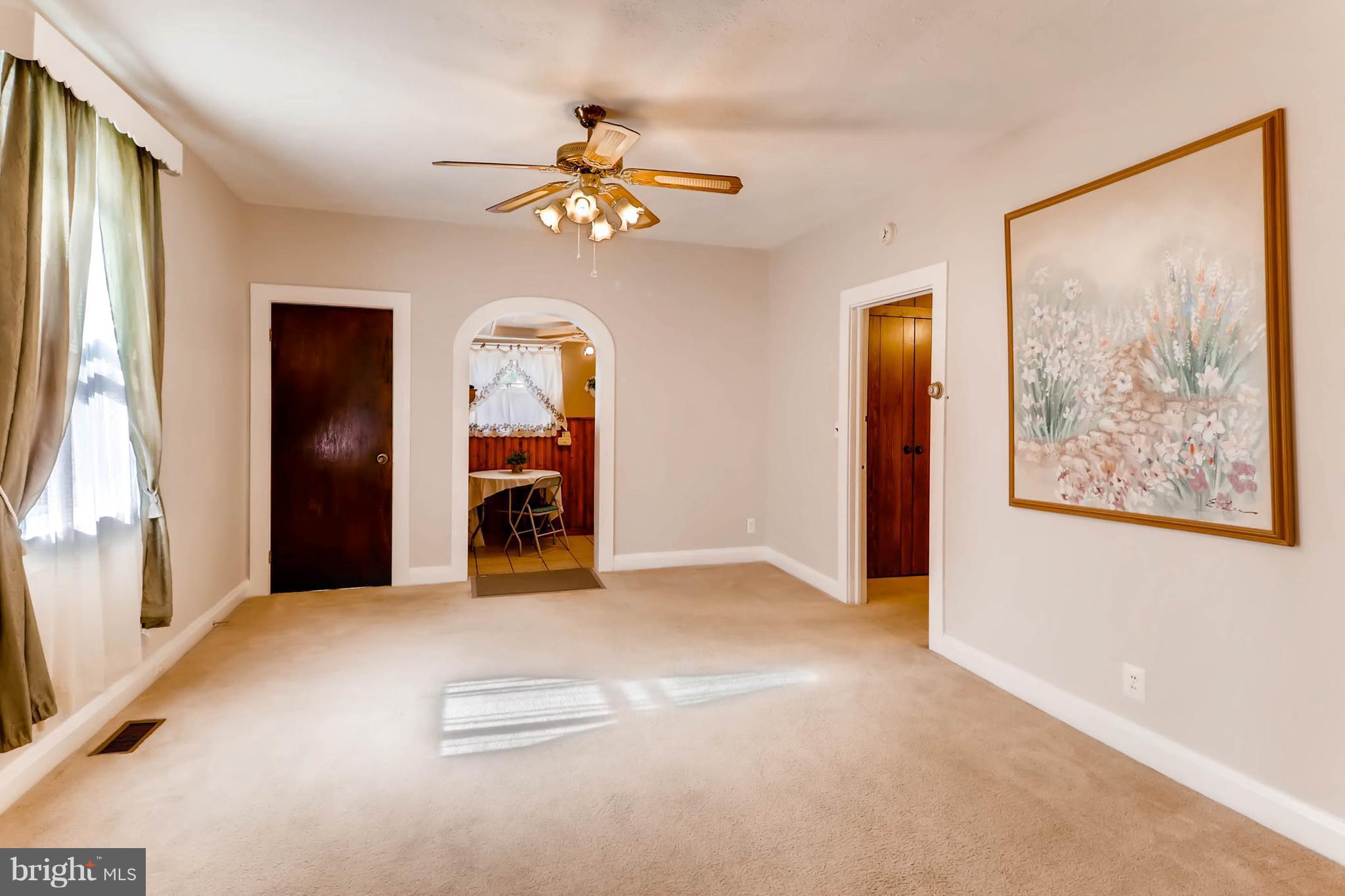 326 Homberg Avenue Baltimore, MD 21221 - Photo 4 of 28 Large Dining Room for Holiday Dinner gatherings