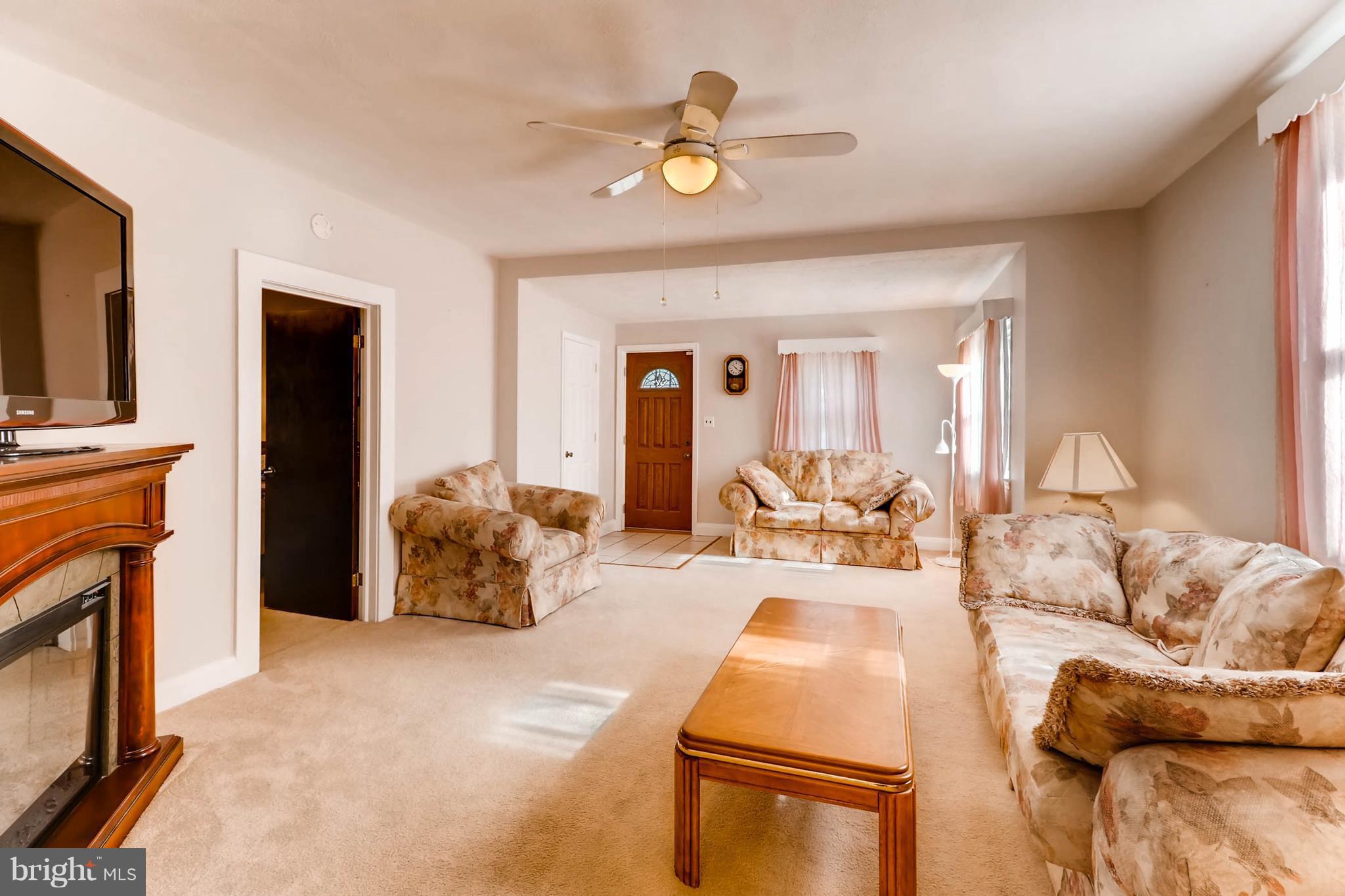 326 Homberg Avenue Baltimore, MD 21221 - Photo 7 of 28 Plenty of light throughout