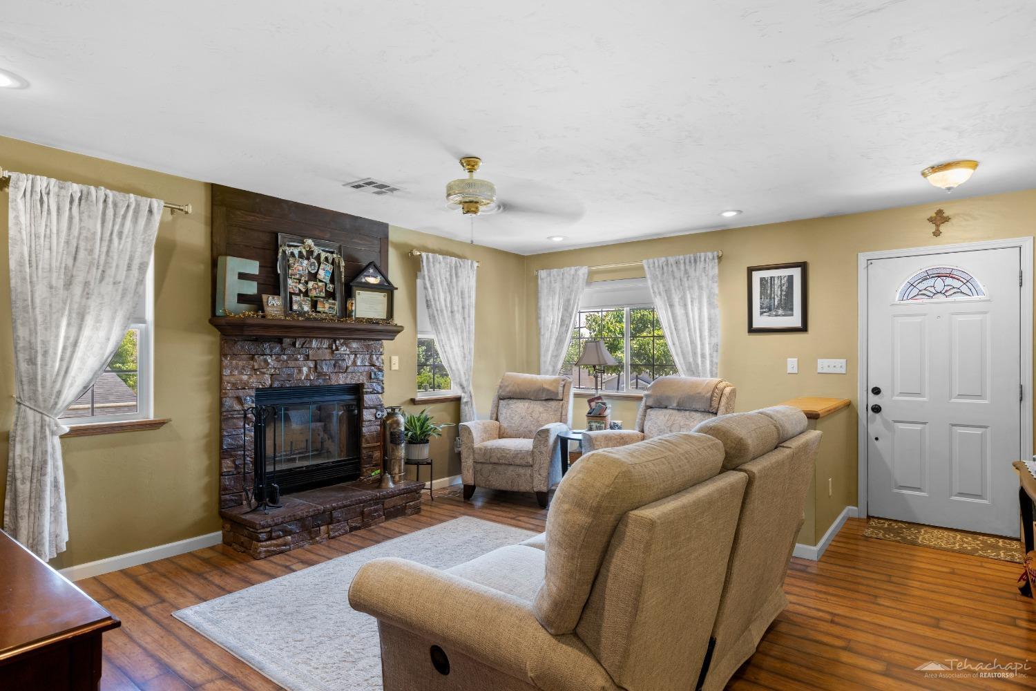21213 Quail Springs Road Tehachapi, CA 93561 - Photo 7 of 32 Gallery Image 7
