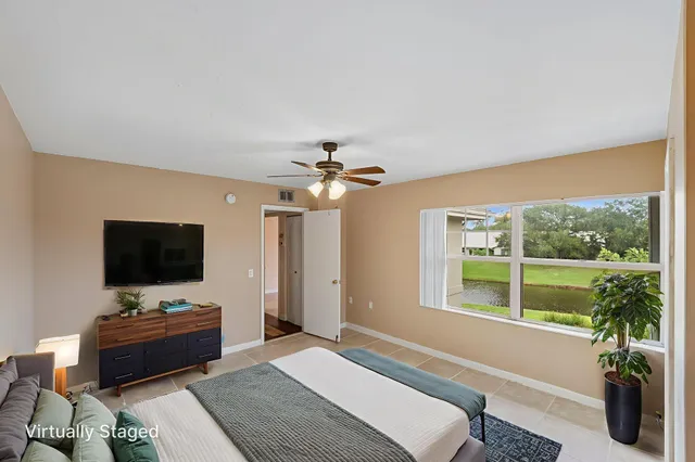 en empty room with windows and ceiling fan