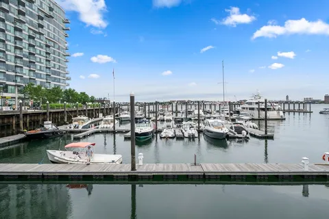 $1,995,000 | 135 Seaport Boulevard, Unit 1609, Boston, MA 02210