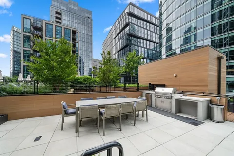 $1,995,000 | 135 Seaport Boulevard, Unit 1609, Boston, MA 02210