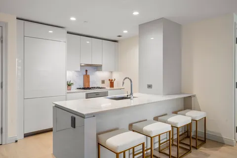 $1,995,000 | 135 Seaport Boulevard, Unit 1609, Boston, MA 02210